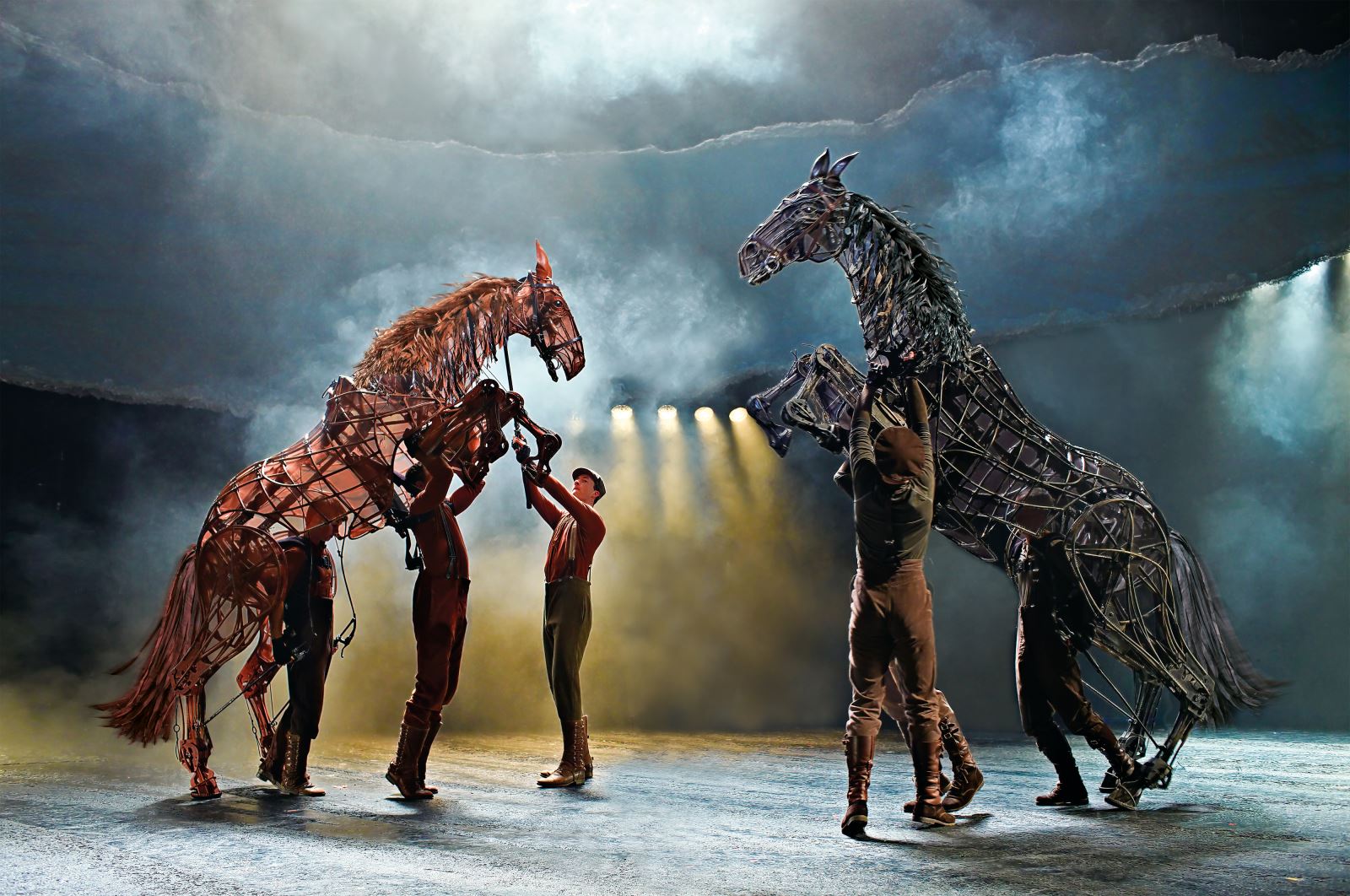 when did war horse go on tour around the country